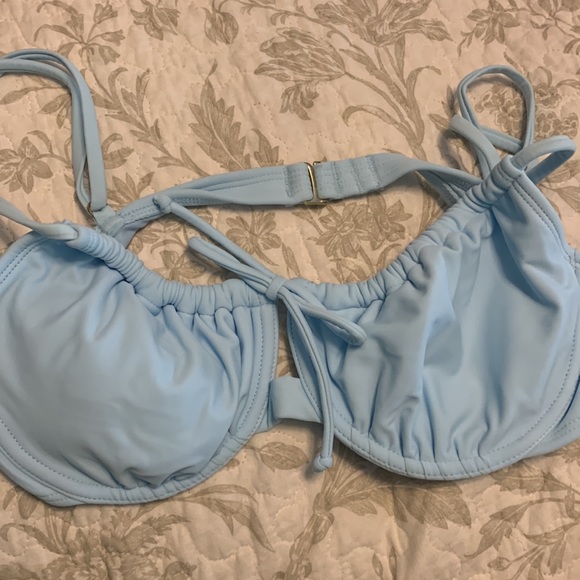 String Bikini - Picture 5 of 9